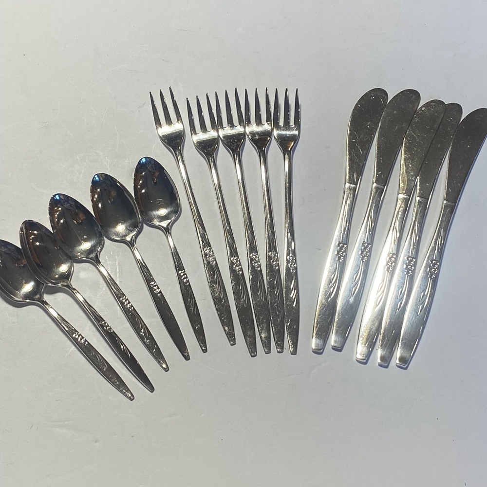 Oneida Flatware Set 15pc Silver Community Silverplate Enchantment Gentle Rose